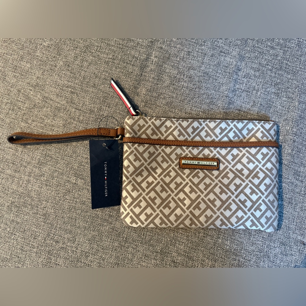 NWT Tommy Hilfiger Wristlet Blue Signature Jacquard Logo champagne.